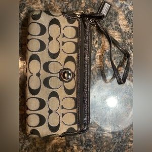 Coach wallet/clutch - classic print
